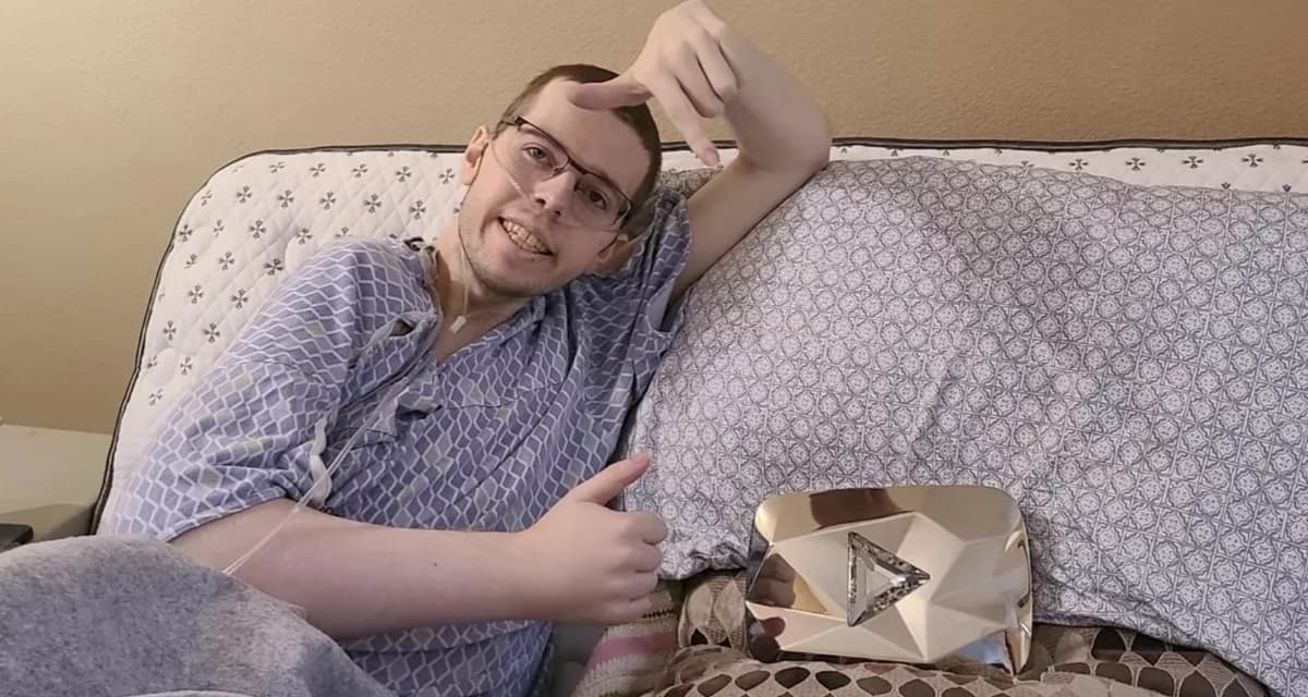 millions of fans are saddened by the death of minecraft youtuber technoblade from cancer